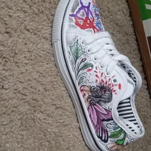 Hand drawn shoes . I'm a tattoo artist andi draw and paint . And I do leather